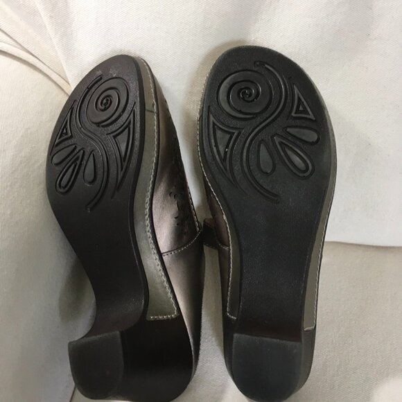 White Mountain Leather Heeled Slide - Picture 7 of 8